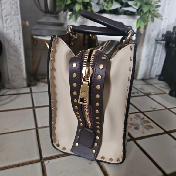 Coach Rogue 25 with Rivets - Picture 2 of 11